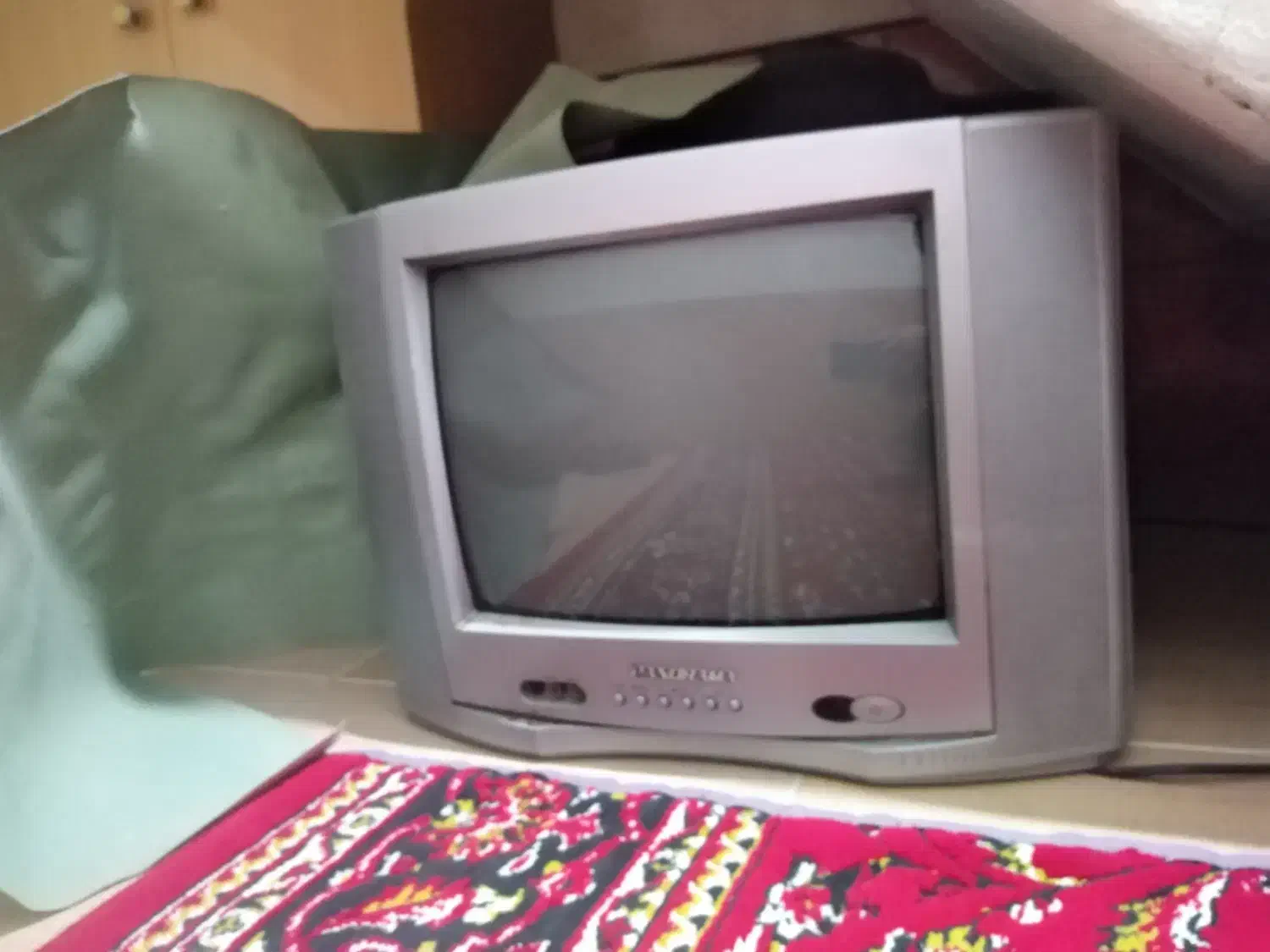 دو عدد تلویزیون|تلویزیون و پروژکتور|کازرون, |دیوار