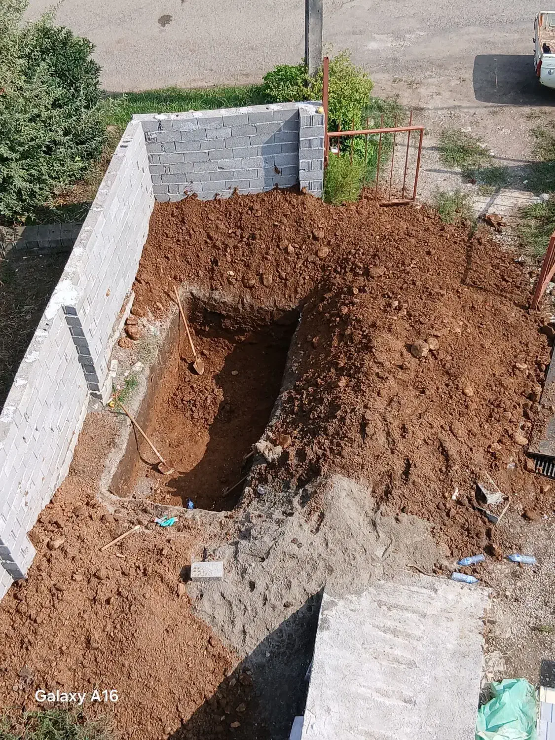 مقنی کندن پی ساختمان چاه کن فاضلاب چاهک شمع حفاری|خدمات پیشه و مهارت|رامسر, |دیوار