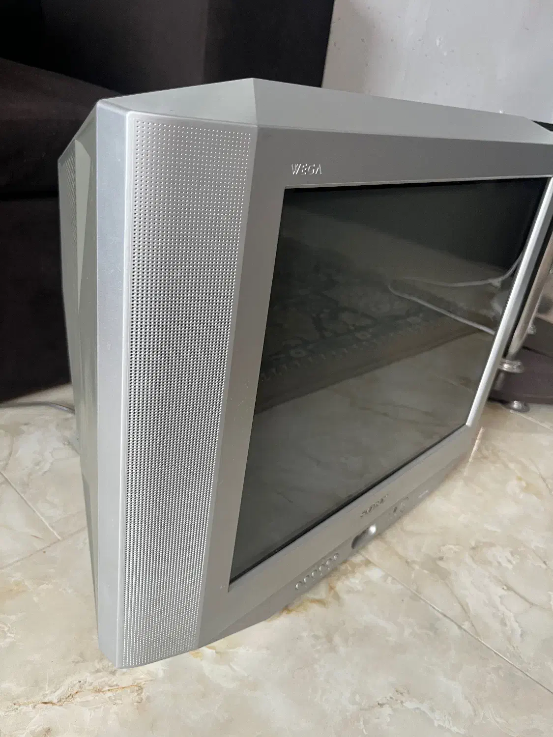 تلویریون ۲۱ اینج|تلویزیون و پروژکتور|عباس‌آباد, |دیوار