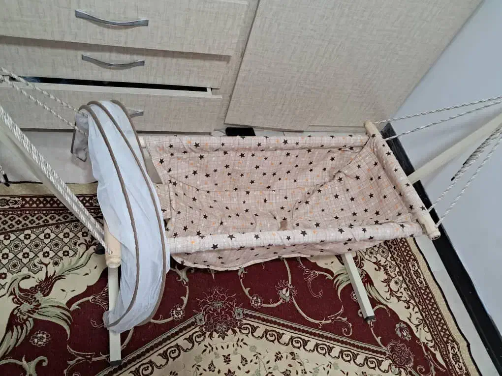 گهواره نو با کریر بچه|تخت و صندلی بچه|کرمان, |دیوار