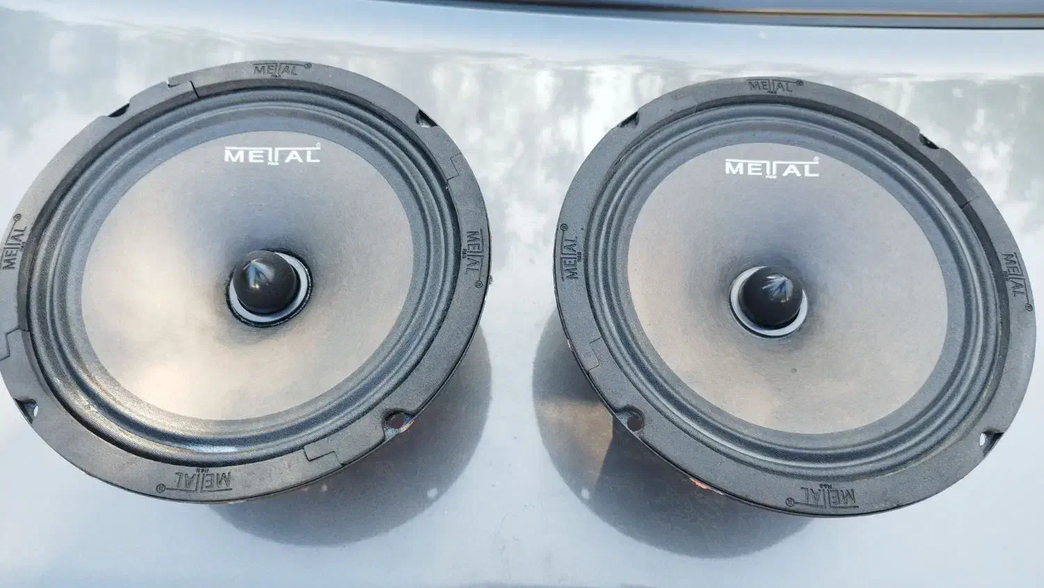 میدرنج هشت|صوتی و تصویری|صومعه‌سرا, |دیوار