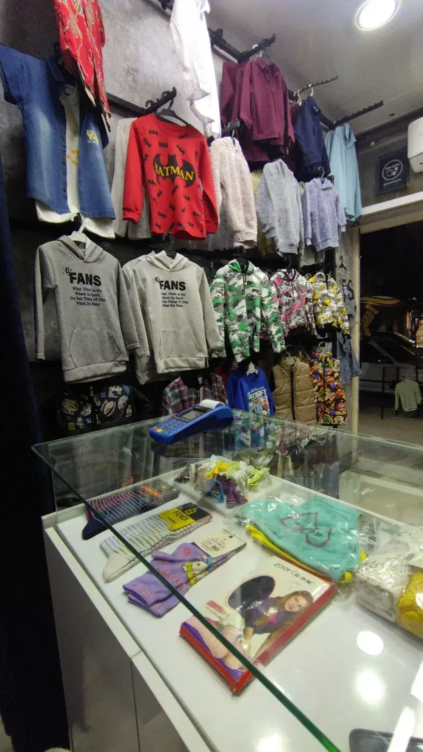 واگذاری مغازه پوشاک بچگانه با کلیه اجناس|فروشگاه و مغازه|زابل, |دیوار