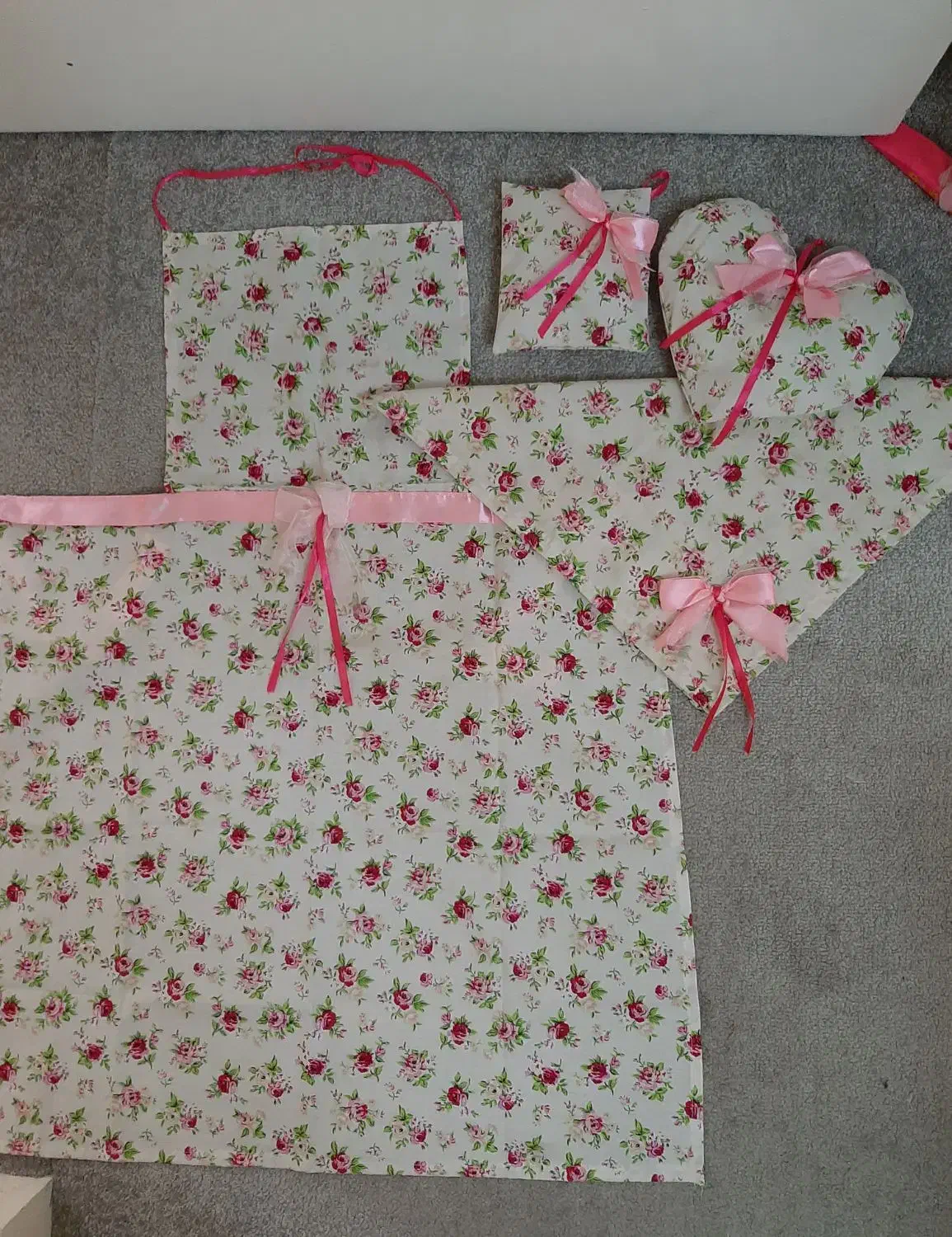 ست پیشبند و دستگیره و دستمال آشپزخانه|سفره، حوله، دستمال آشپزخانه|اهواز, پادادشهر|دیوار