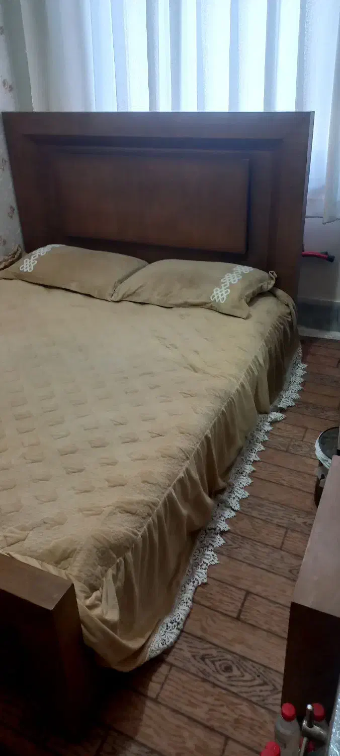 تخت خواب تمام چوب در حد نو|تخت و سرویس خواب|نیشابور, فردوس شمالی|دیوار
