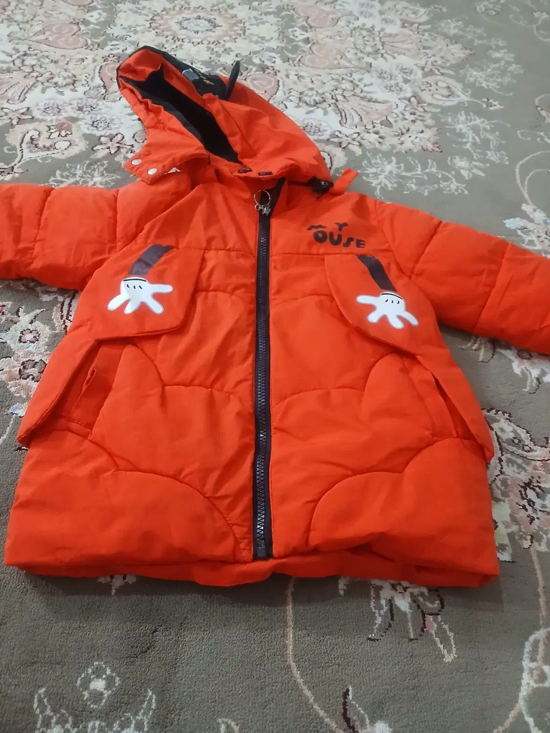 کاپشن|کفش و لباس بچه|بروجرد, |دیوار