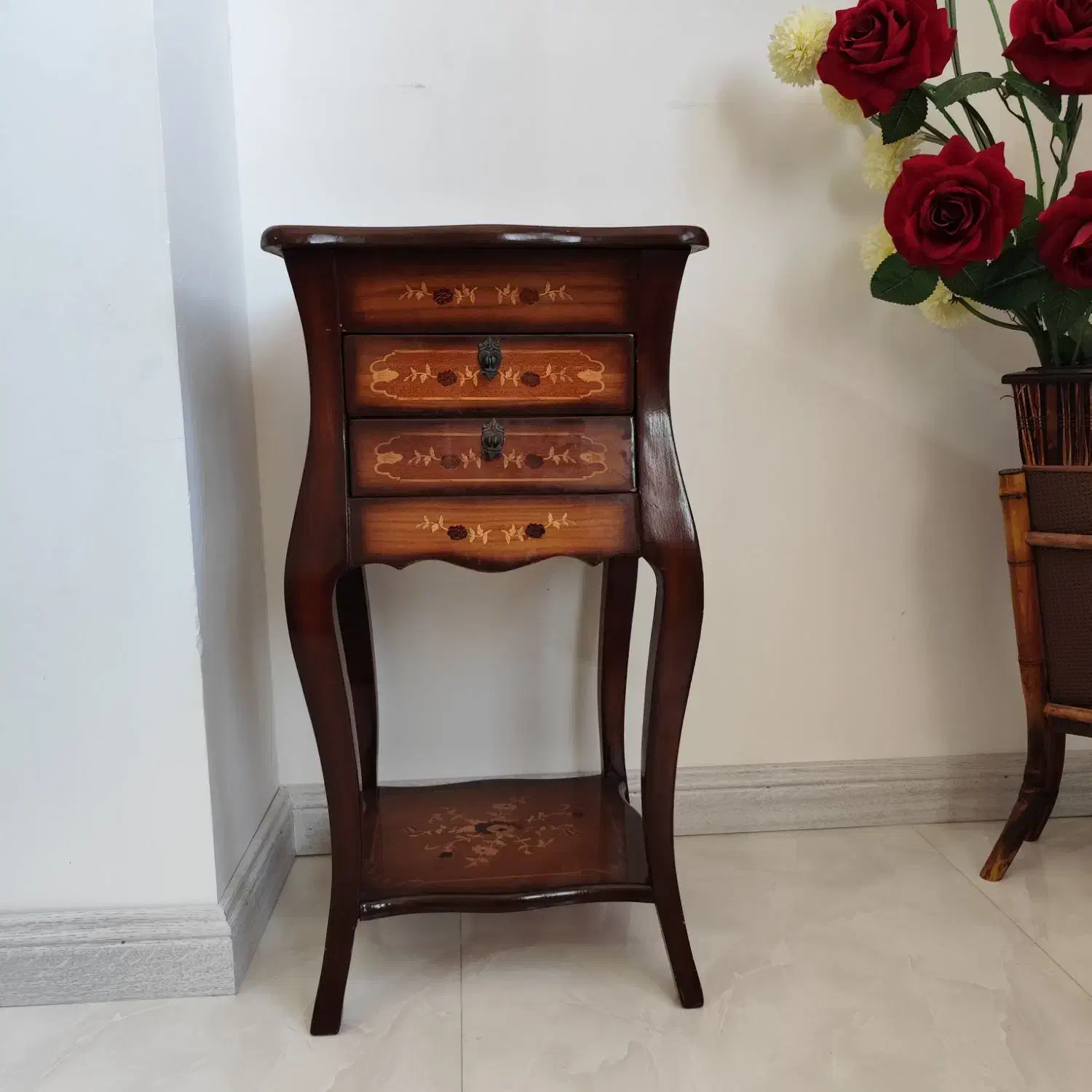 میز تلفن|میز تلفن|میانه, |دیوار