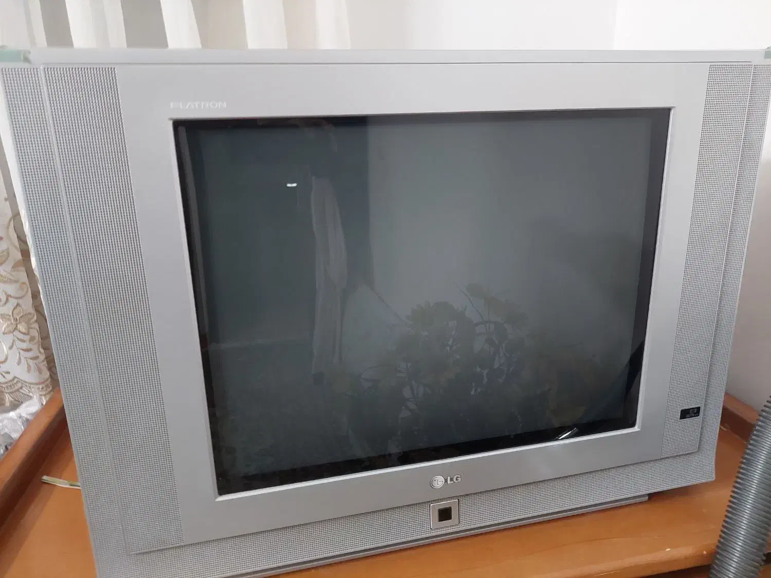 تلویزیون ۲۱ ال جی به همراه گیرنده دیجیتال|تلویزیون و پروژکتور|بیرجند, |دیوار