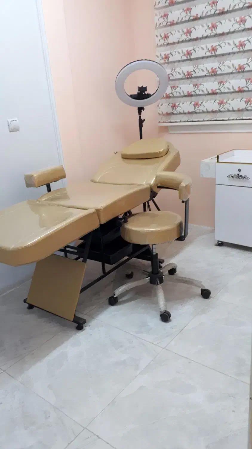 اجاره اتاق وصندلی در سالن زیبایی منظریه|اجارهٔ دفتر کار، اتاق اداری، مطب|رشت, منظریه|دیوار