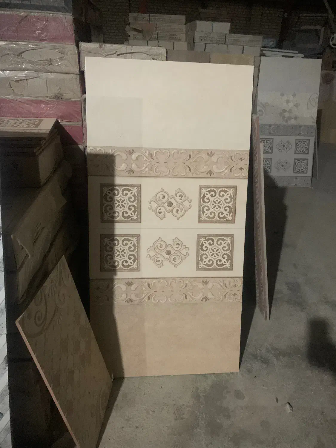 حراج کاشی بعلت تغییر شغل|مصالح و تجهیزات ساختمان|گنبد کاووس, |دیوار