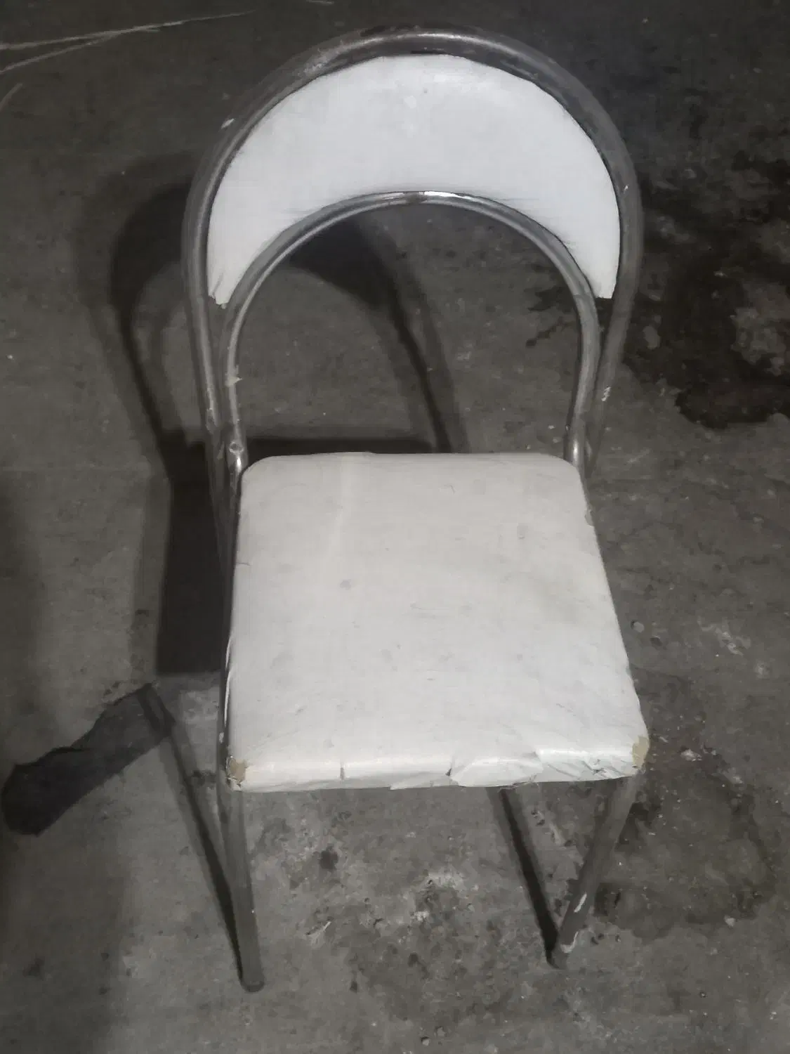 دو عدد صندلی|صندلی و نیمکت|بجنورد, |دیوار