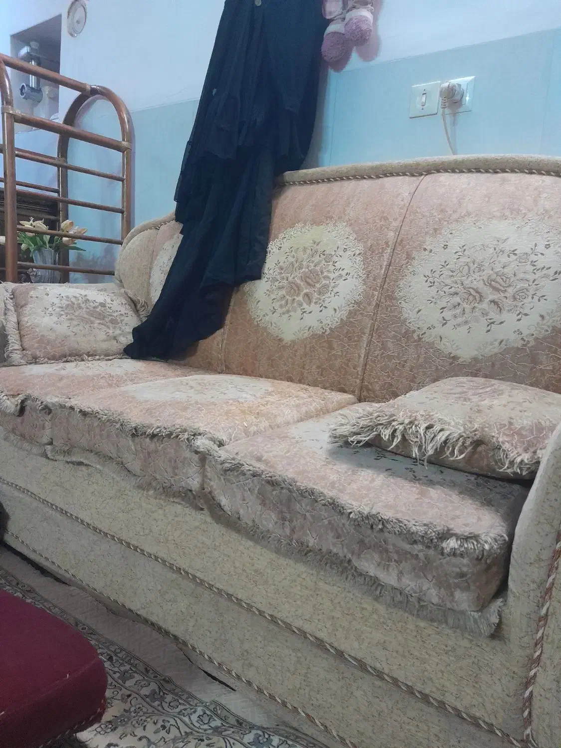 مبل ۷نفره بسیارتمیز|مبلمان خانگی و میز عسلی|کاشان, درب جوشقان|دیوار