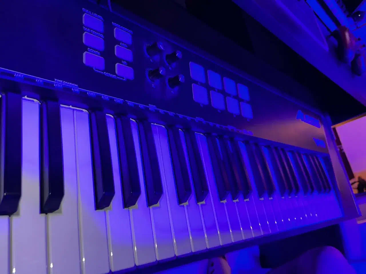 میدی کنترلر Alesis v49 السیس|آلات موسیقی|هشتگرد, شهرک بوستان|دیوار