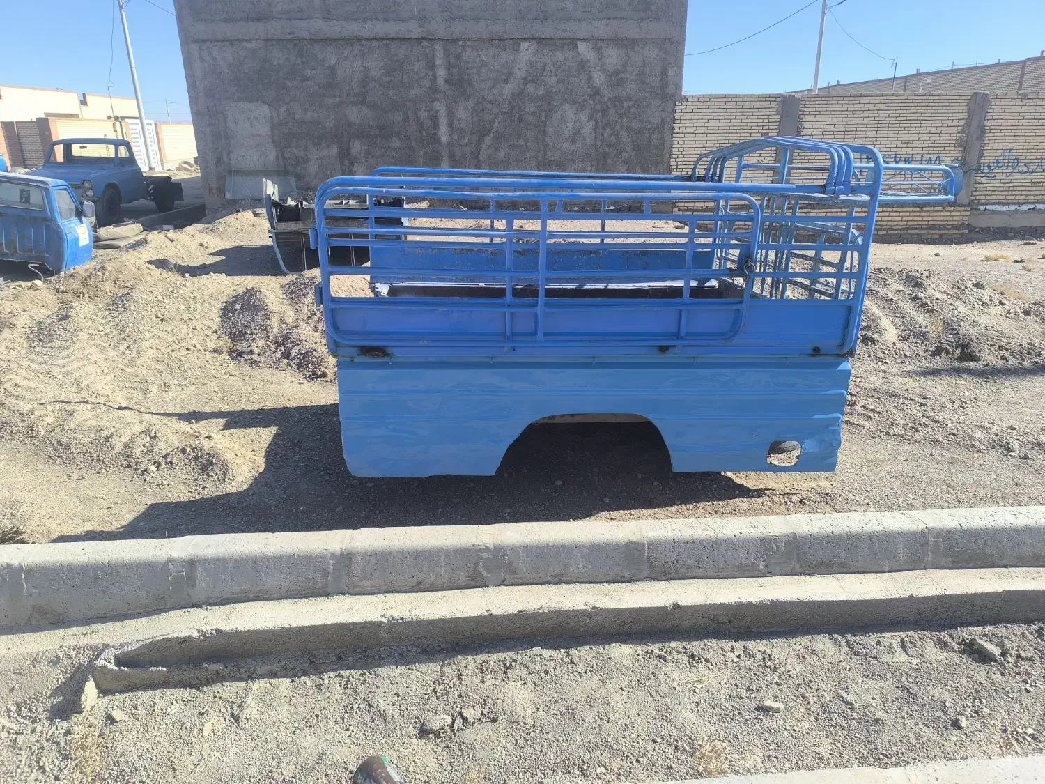 اتاق عقب و باربند|قطعات یدکی و لوازم جانبی|شاهین‌شهر, مورچه خورت|دیوار