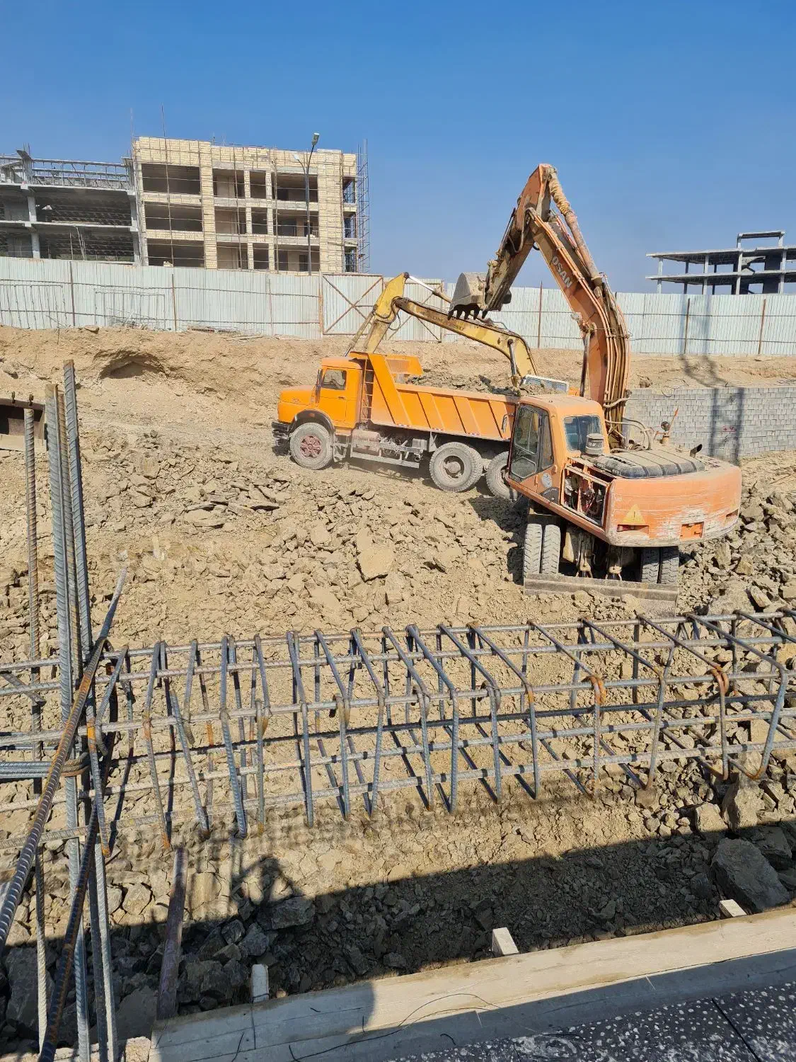 تخریب وخاکبرداری وخاک ریزی|خدمات پیشه و مهارت|اصفهان, خواجه عمید|دیوار