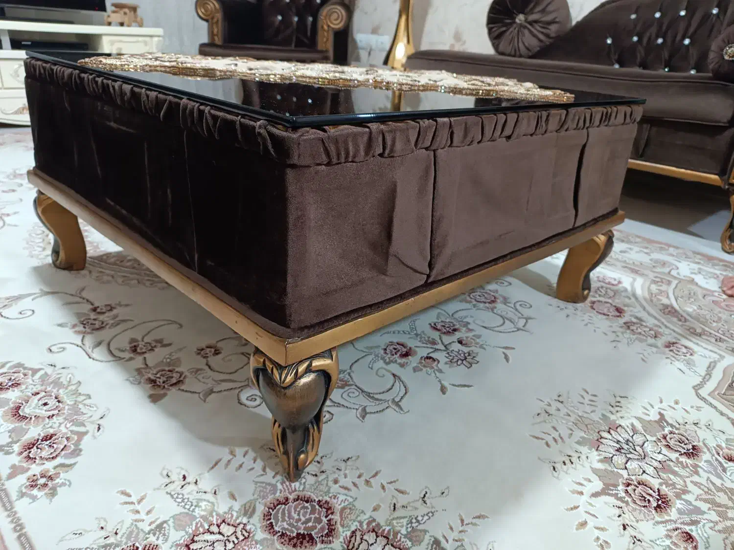 مبل ۷ نفره همراه با یک جلو مبلی|مبلمان خانگی و میز عسلی|مشکیندشت, |دیوار