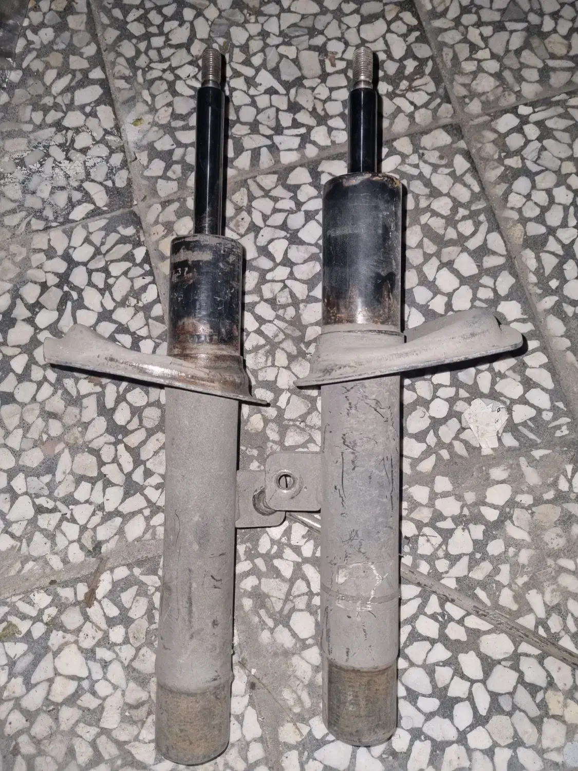 کمک فنر  کوتاه ۲۰۶|قطعات یدکی و لوازم جانبی|کرج, فاز ۴ مهرشهر|دیوار