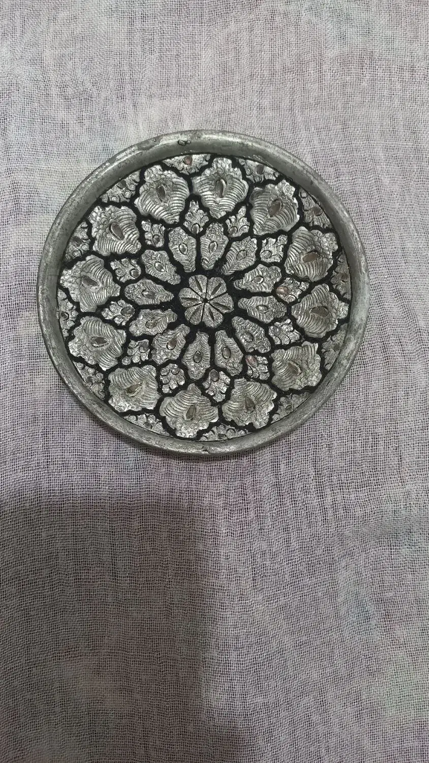 ساعت مسی عتیقه و بشقاب عتیقه...کنده‌کاری با دست|کلکسیون اشیاء عتیقه|سبزوار, فرهنگیان|دیوار