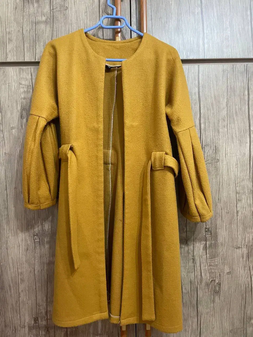 پالتو|لباس|رشت, دروازه لاکان|دیوار