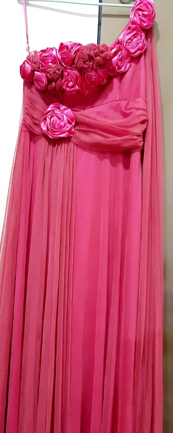 لباس مجلسی دکلته قرمز صورتی خاص، ، چشمگیر|لباس|باغ ملک, |دیوار