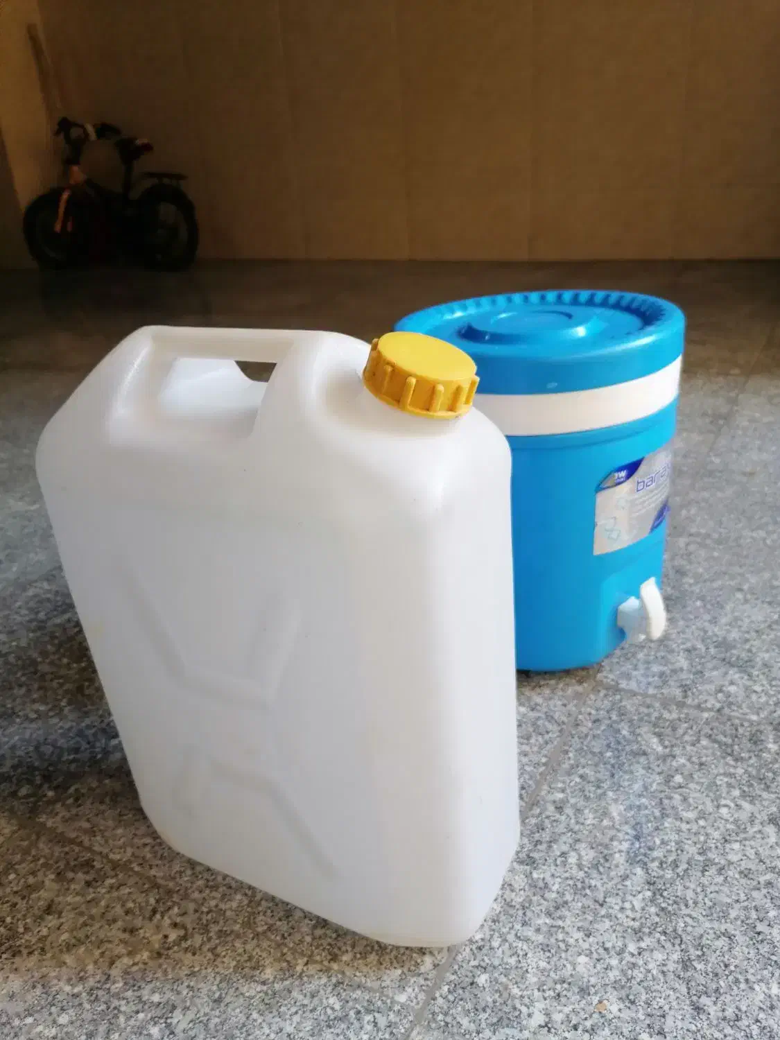 کلمن|ظروف نگهدارنده، پلاستیکی، یک‌بارمصرف|تبریز, |دیوار