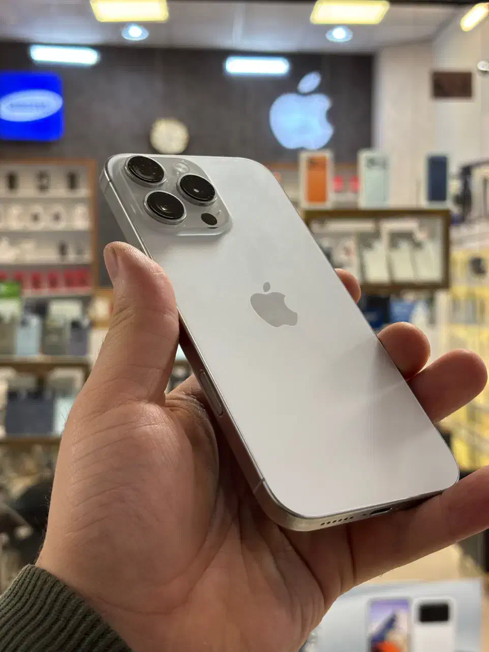 آیفون ۱۶ پرومکس سفید دوسیم با ریجستر ۵۴ بار شارژ|موبایل|مشهد, سعد آباد|دیوار