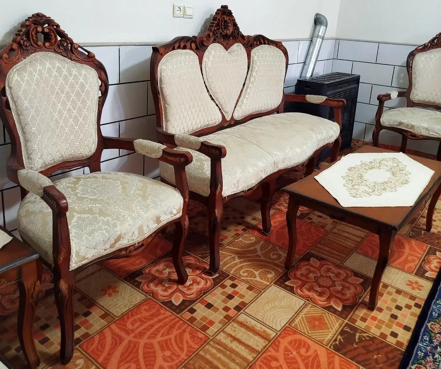 مبل ۹ نفره سلطنتی چوب راش|مبلمان خانگی و میز عسلی|قم, چهل درخت|دیوار