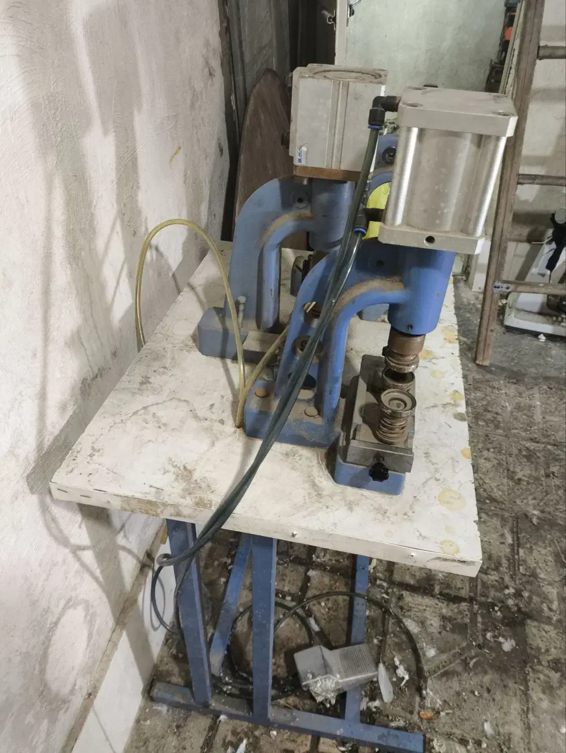 دکمه زن|لوازم خیاطی و بافتنی|مشهد, بهمن|دیوار