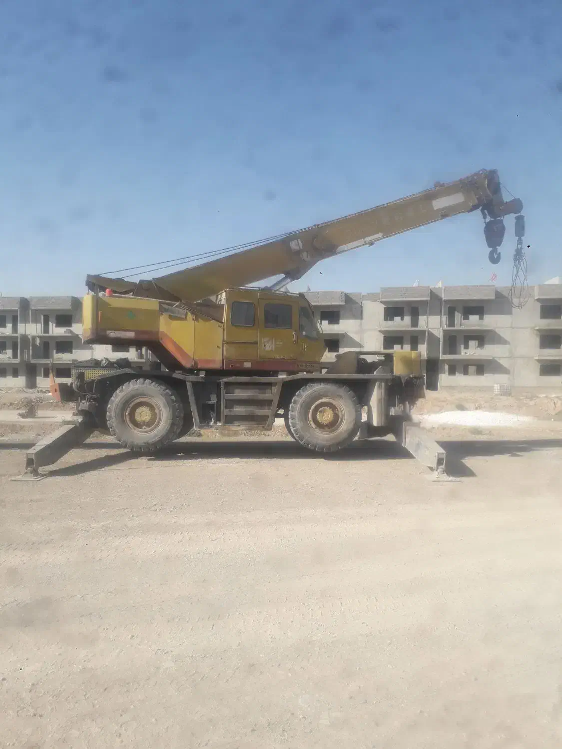 کمک جوشکار وتکزن|استخدام معماری، عمران و ساختمانی|محمدیه-قزوین, |دیوار