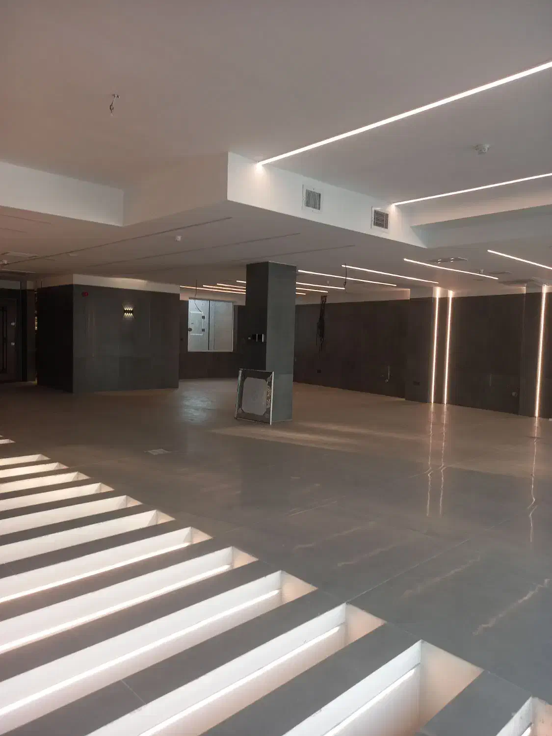 ۳۰۰متر در ۲ طبقه/موقعیت استثنایی/تابلو خور /دیباجی|اجارهٔ مغازه و غرفه|تهران, اختیاریه|دیوار