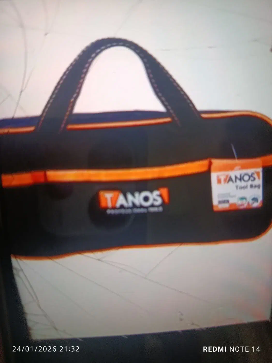 کیف ابراز گمشده|اشیا|فامنین, |دیوار