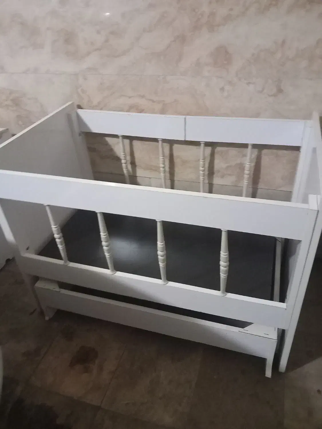 گهواره نوزاد|تخت و صندلی بچه|قم, باغ کرباسی|دیوار