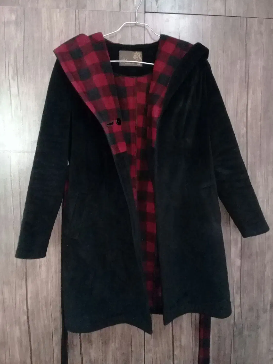 تعدادی لباس نو جنس درجه یک|لباس|فولادشهر, مسکن مهر فولادشهر|دیوار