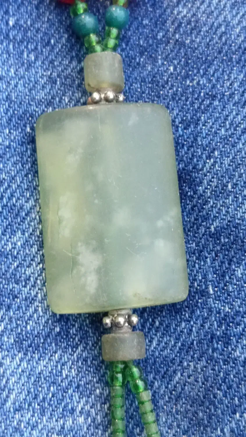 گردنبند اویز سنگی قدیمی دستساز بسیار کلکسیونی|کلکسیون اشیاء عتیقه|رامسر, |دیوار