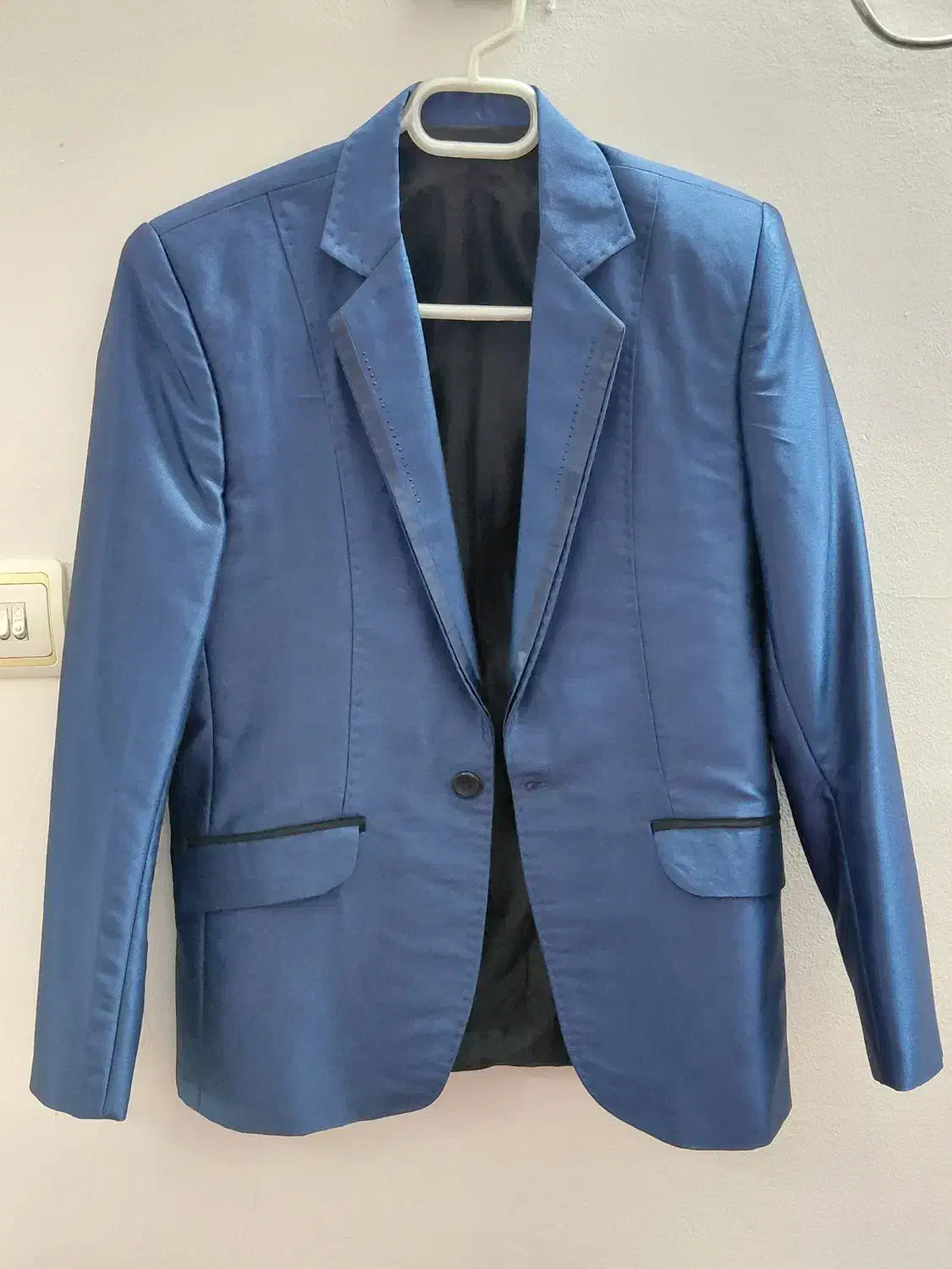 کت شلوار رنگ ابی|لباس|قدس, شهر‌قدس|دیوار