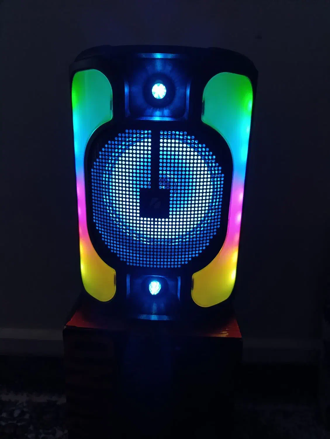 اسپیکر 8 اینچ با کیفیت عالی|پخشکننده همراه|همدان, |دیوار