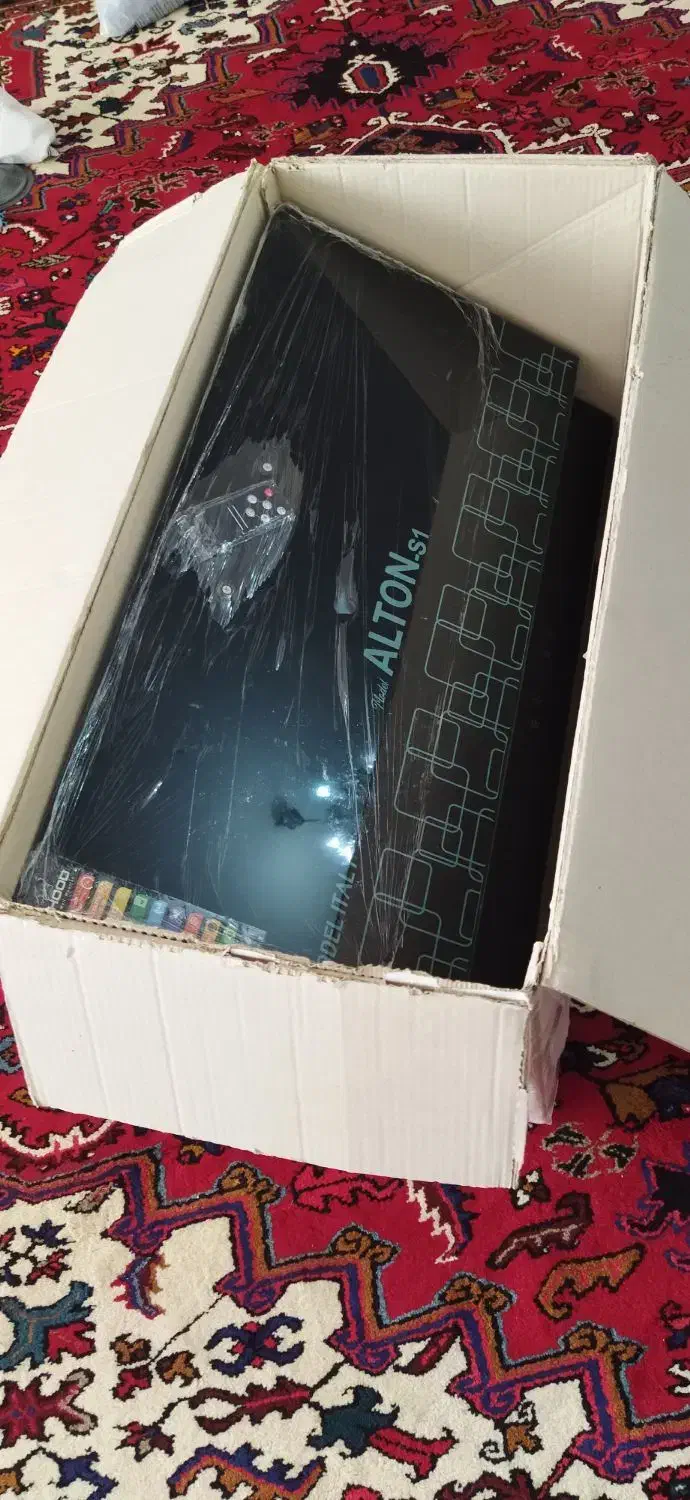 هود آلتن نو|هود|تبریز, |دیوار