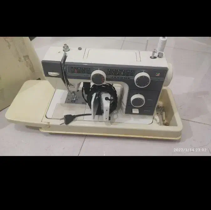 چرخ خیاطی ژانومه|چرخ خیاطی و ریسندگی|صدرا-فارس, فاز ۱|دیوار