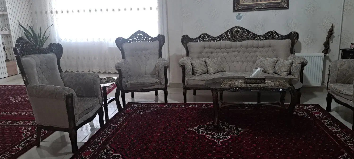 مبل سلطنتی ۹نفره جنس چوب گردو همراه میز عسلی|مبلمان خانگی و میز عسلی|همدان, |دیوار