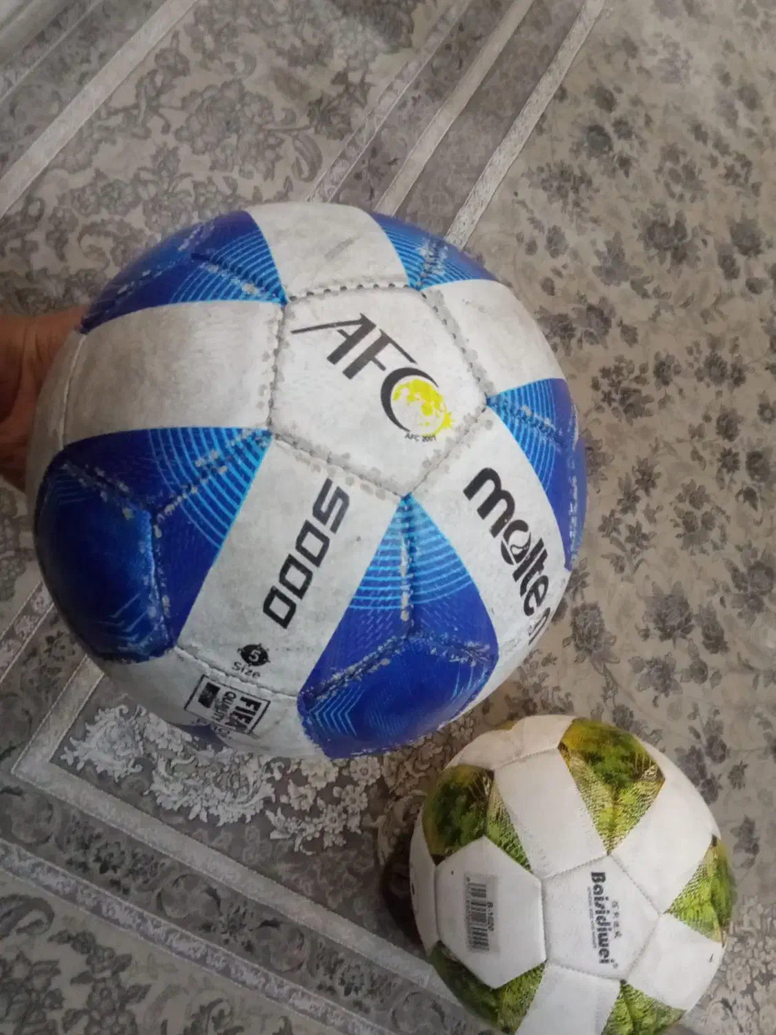 دو عدد توپ فوتبال و فوتسال|ورزشهای توپی|مشهد, جاهد شهر|دیوار