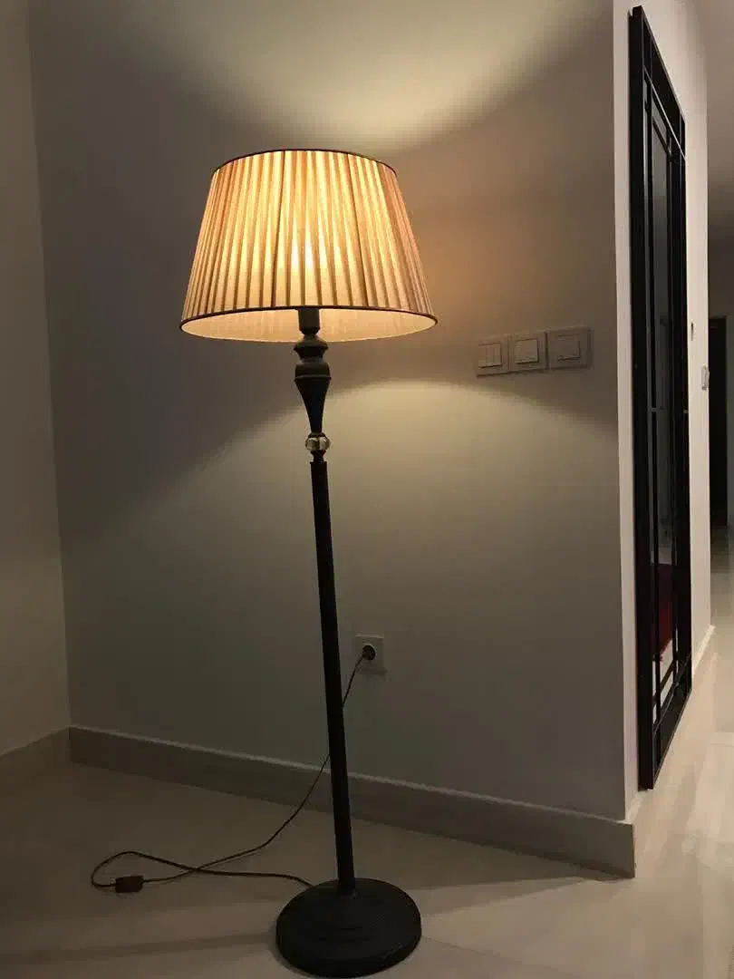 اباژور  ایستاده|چراغ خواب و آباژور|نوشهر, |دیوار