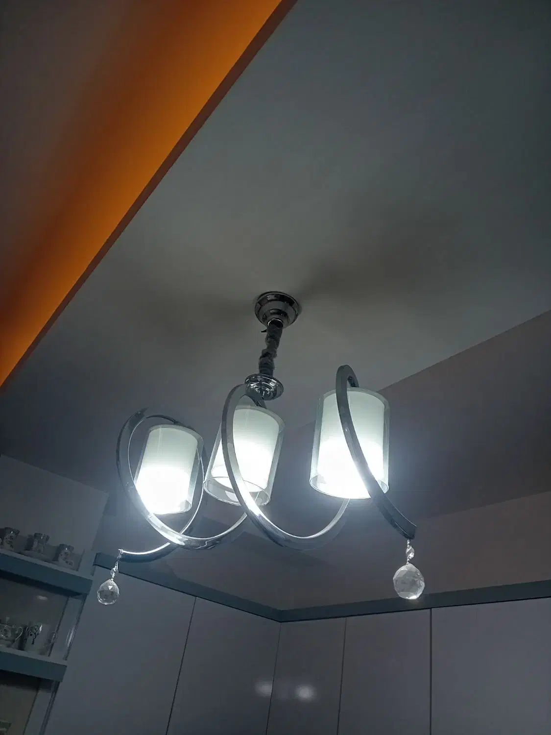 لوستر در حد نونونو|لوستر و چراغ آویز|رشت, سعدی (تختی)|دیوار