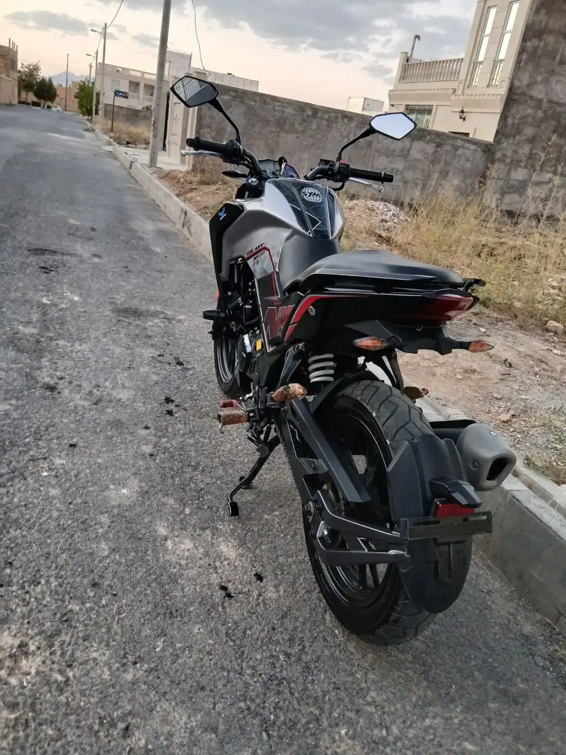 na180 درحد|موتورسیکلت|اراک, |دیوار