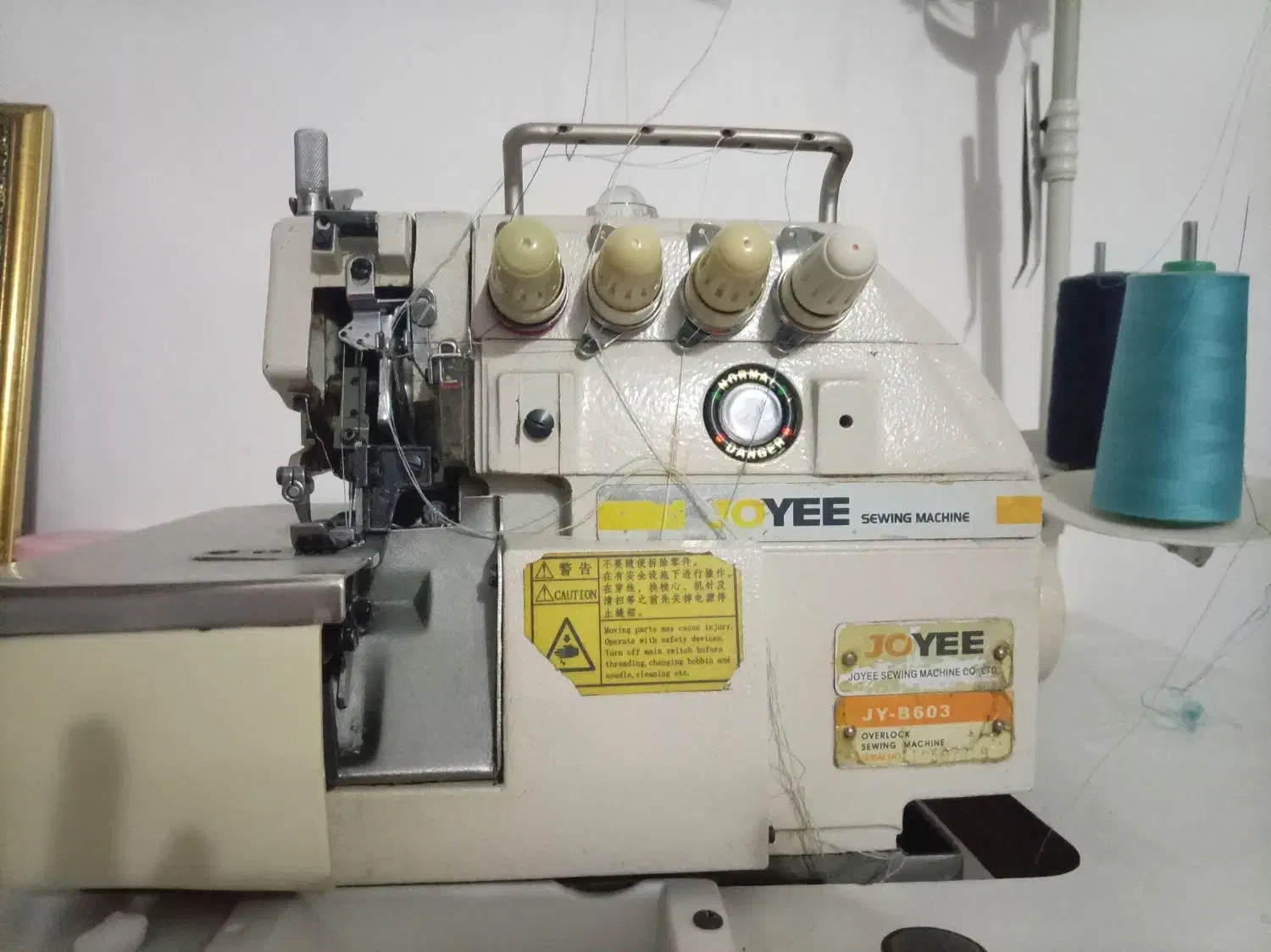 چرخ راسته دوز وسردوز 4نخ|چرخ خیاطی و ریسندگی|شبستر, |دیوار