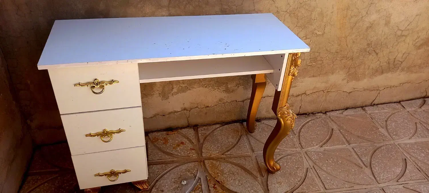 میزکاشت ناخن|آرایشگاه و سالنهای زیبایی|ایلام, |دیوار