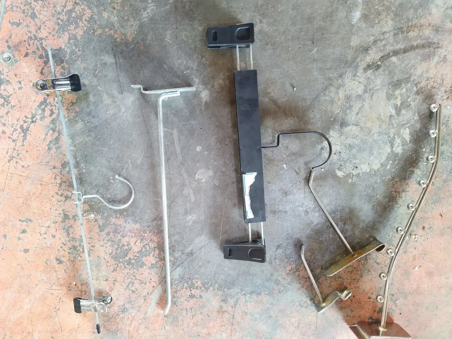 چوب لباسی زنانه و دخترانه و پسرانه و مردانه|بندرخت و رخت‌آویز|قم, ولیعصر|دیوار