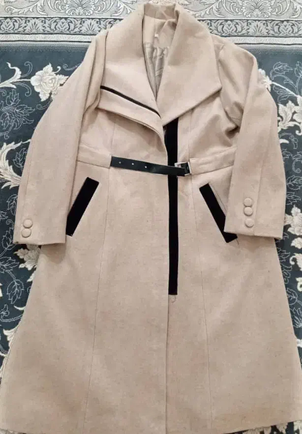 پالتو|لباس|شهرکرد, |دیوار