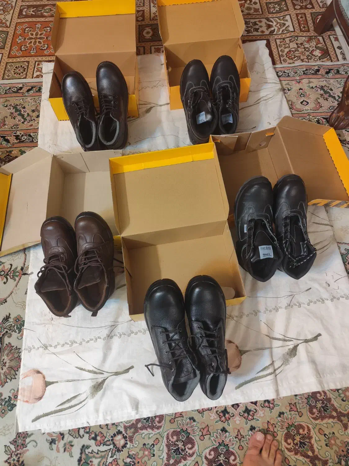 کفش|کیف، کفش، کمربند|اصفهان, شیخ طوسی|دیوار