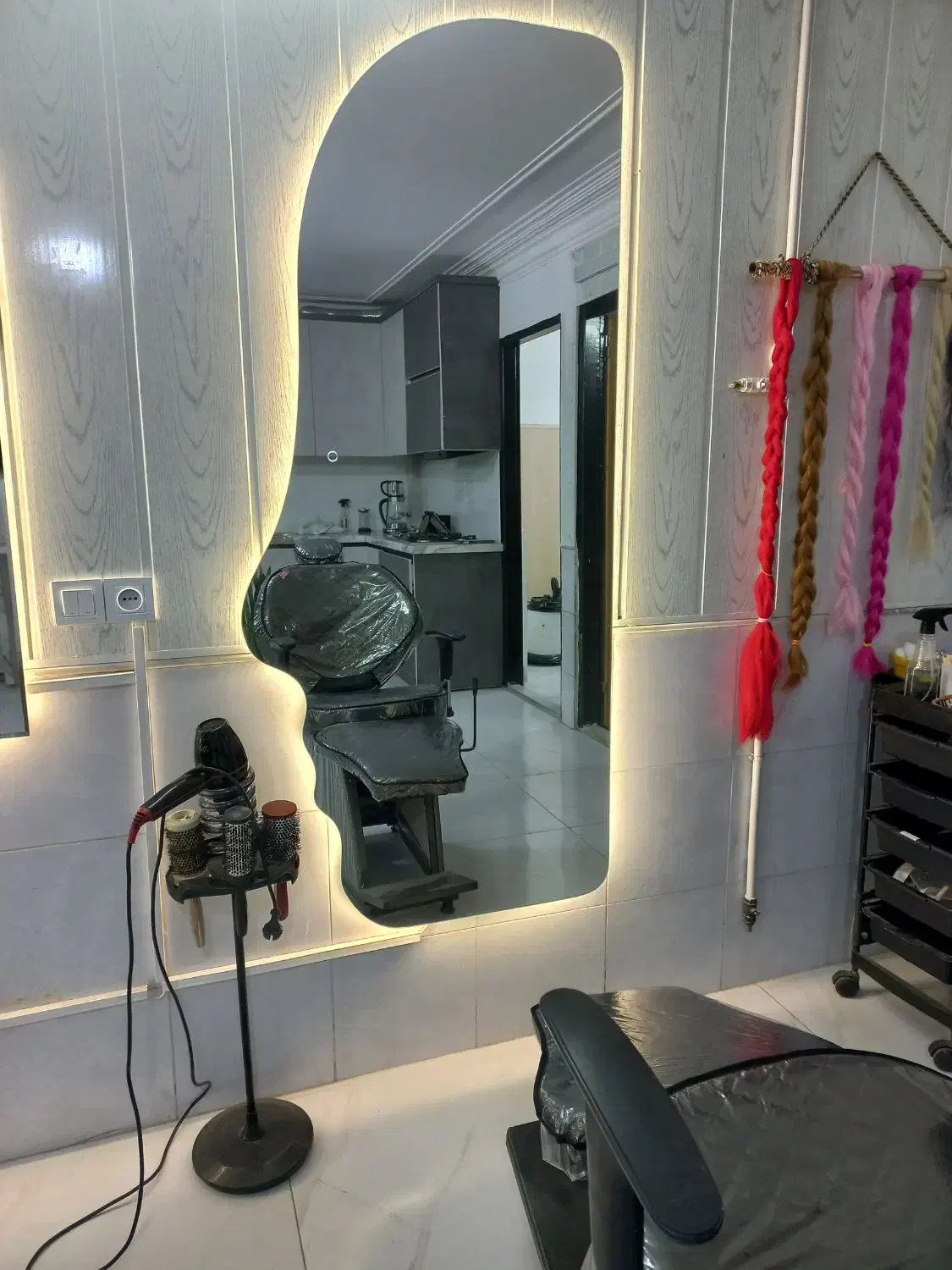 تخت مژه فشیال تتو آینه دکوری|آرایشگاه و سالن‌های زیبایی|کاشان, کوی اداره گاز|دیوار