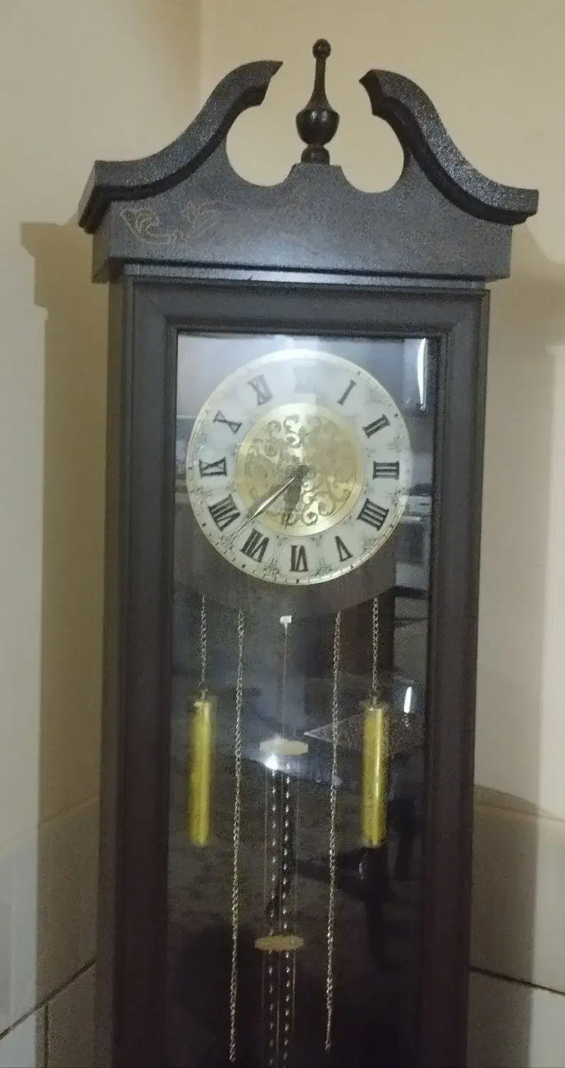 ساعت ایستاده|ساعت دیواری و تزئینی|فولادشهر, ورزشگاه فولادشهر|دیوار