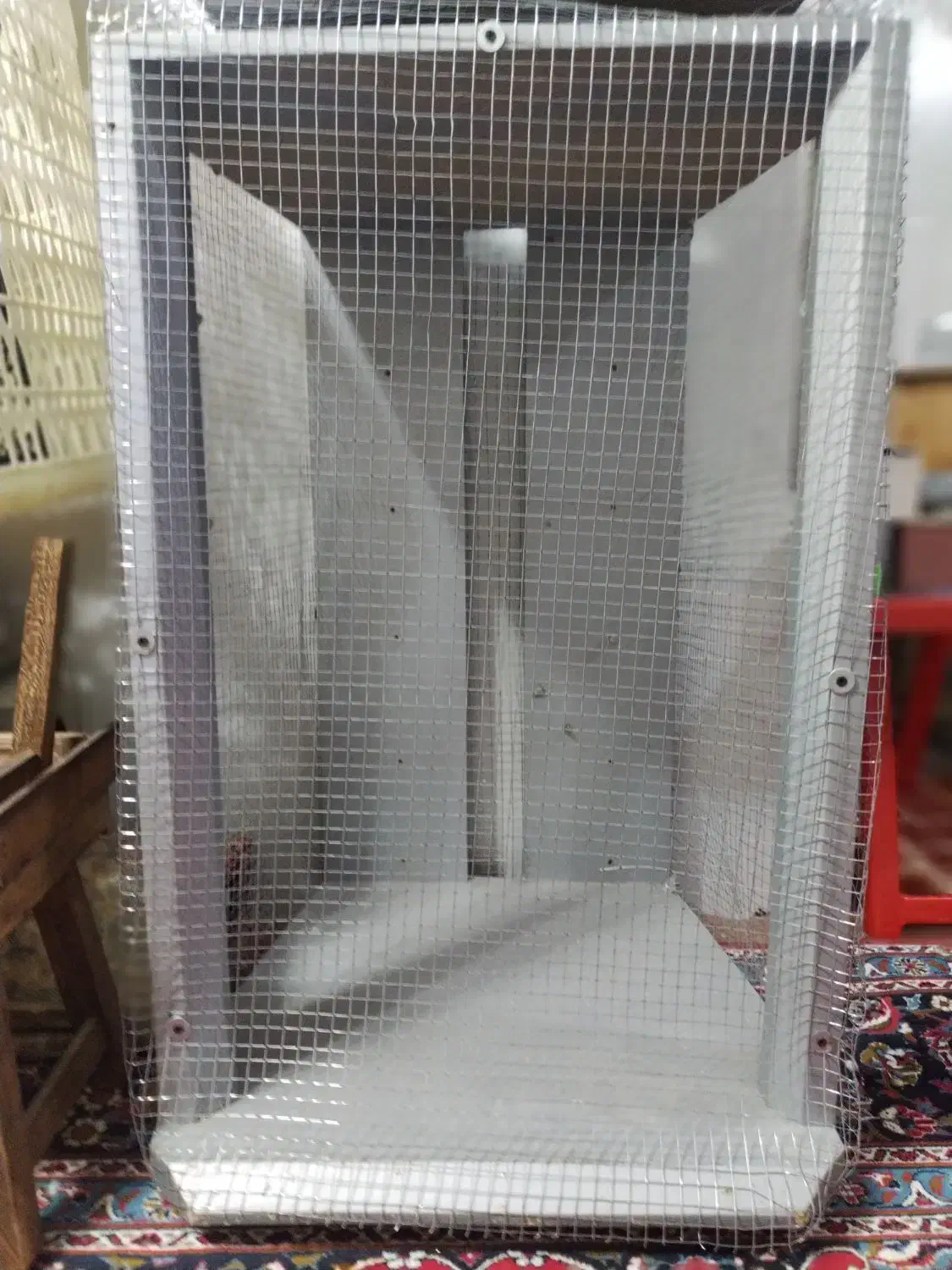 قفس بزرگ|پرنده|نجف‌آباد, شهدای غربی|دیوار